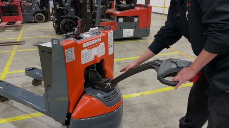 How to Move a Dead Electric Pallet Jack (Complete Guide)